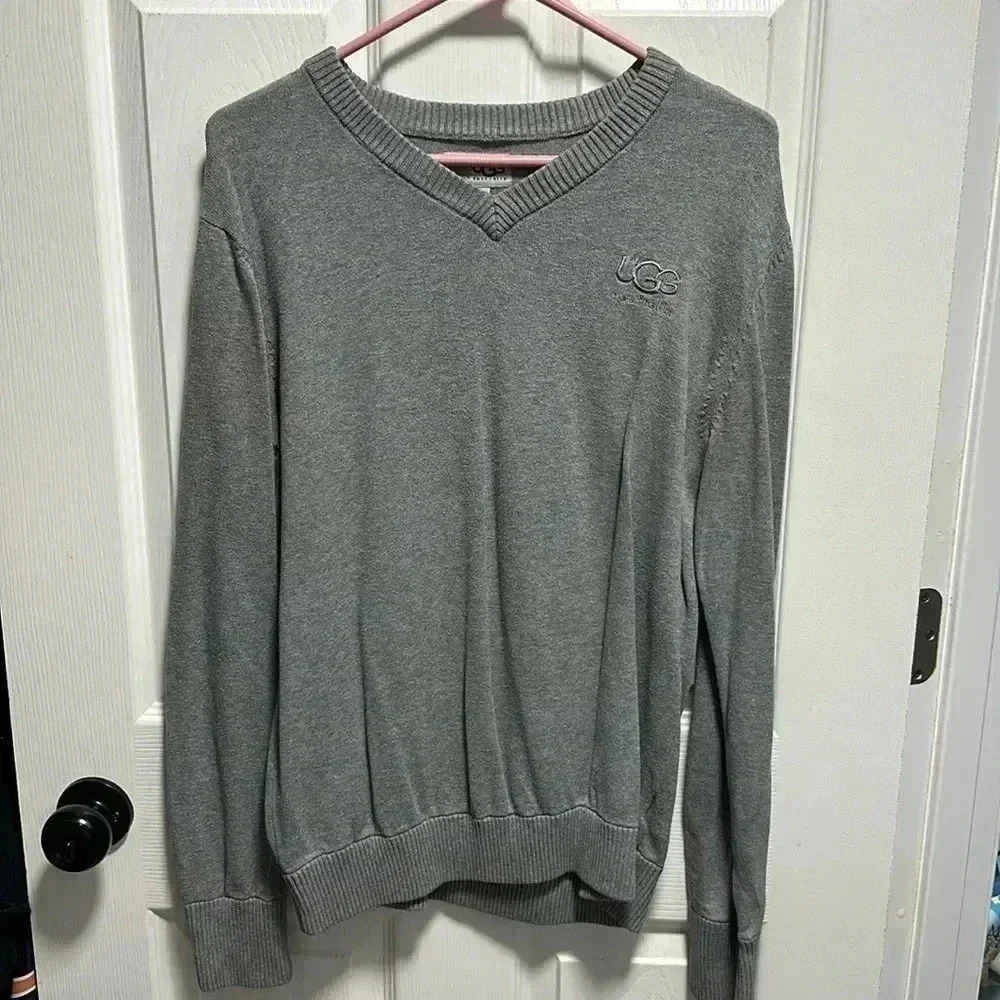 UGG AUSTRALIA GRAY VNECK OVERSIZED SWEATER